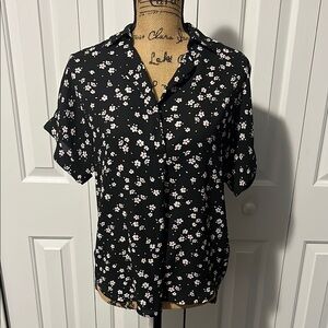 All in Favor Black Flower Print Short Sleeve Blouse